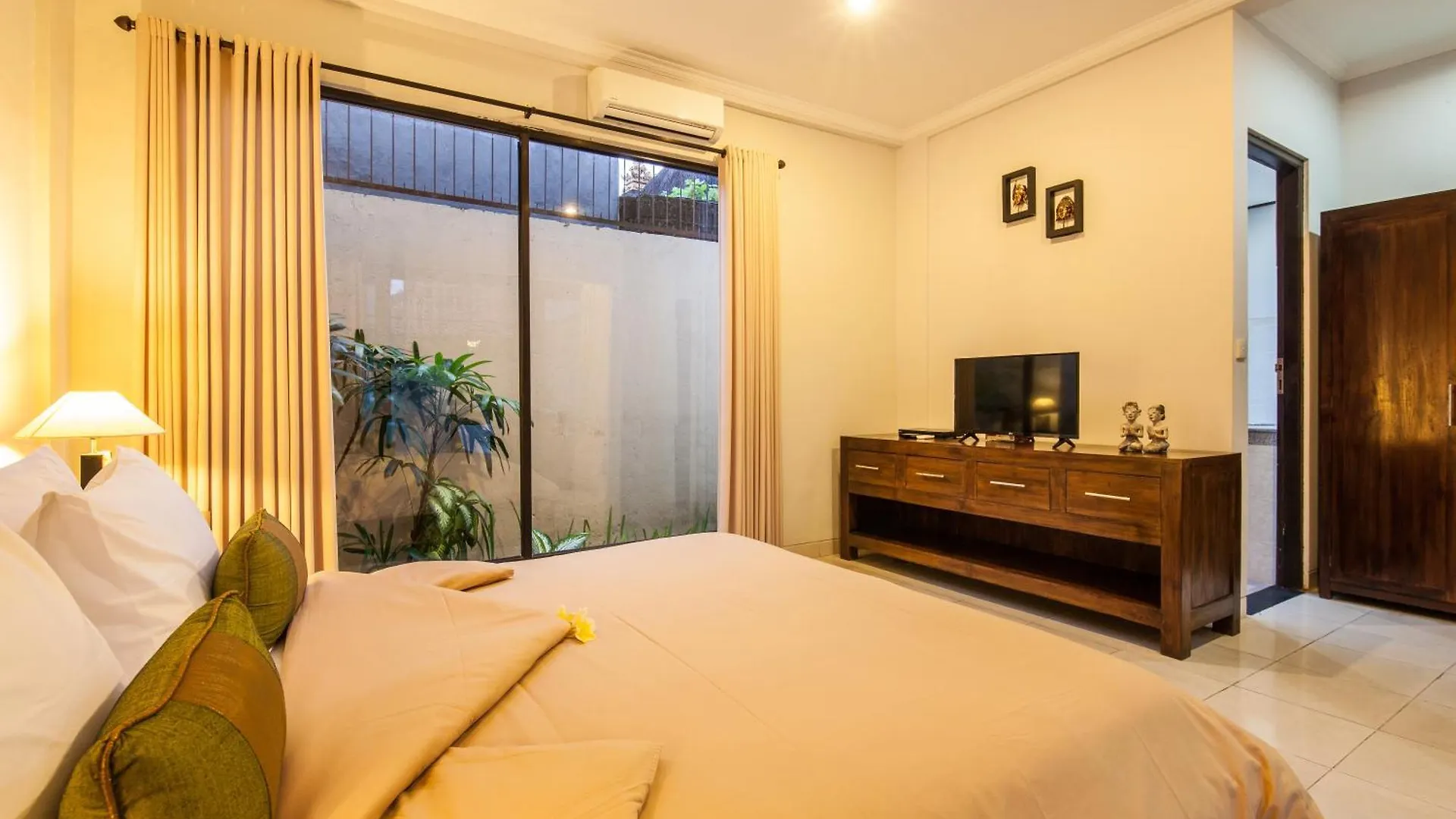 10-Br Private Pool Legian Villa 5-Min Walk To Beach And Shops Seminyak  0*, Seminyak (Bali)